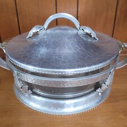 Vintage?  SILVERLOOK 558 HAND WROUGHT HAMMERED DESIGN Covered Dish Pyrex Glass Insert bowl

