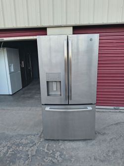 Ge Refrigerator side by Side