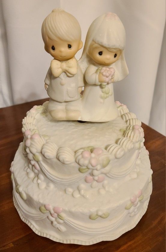 1981 Precious Moments Wedding Cake Topper Music Box. 