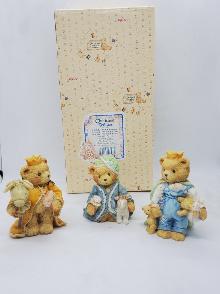 1992 Enesco CHERISHED TEDDIES Kings Wilbur Richard Edward 950718 set figurine 

BOX & Certificate of Adoption !!

WILBUR: My Gift is Sharing 

RICHARD