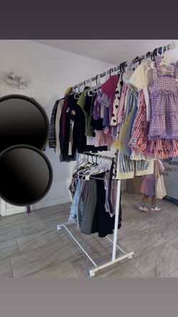 Garment rolling rack