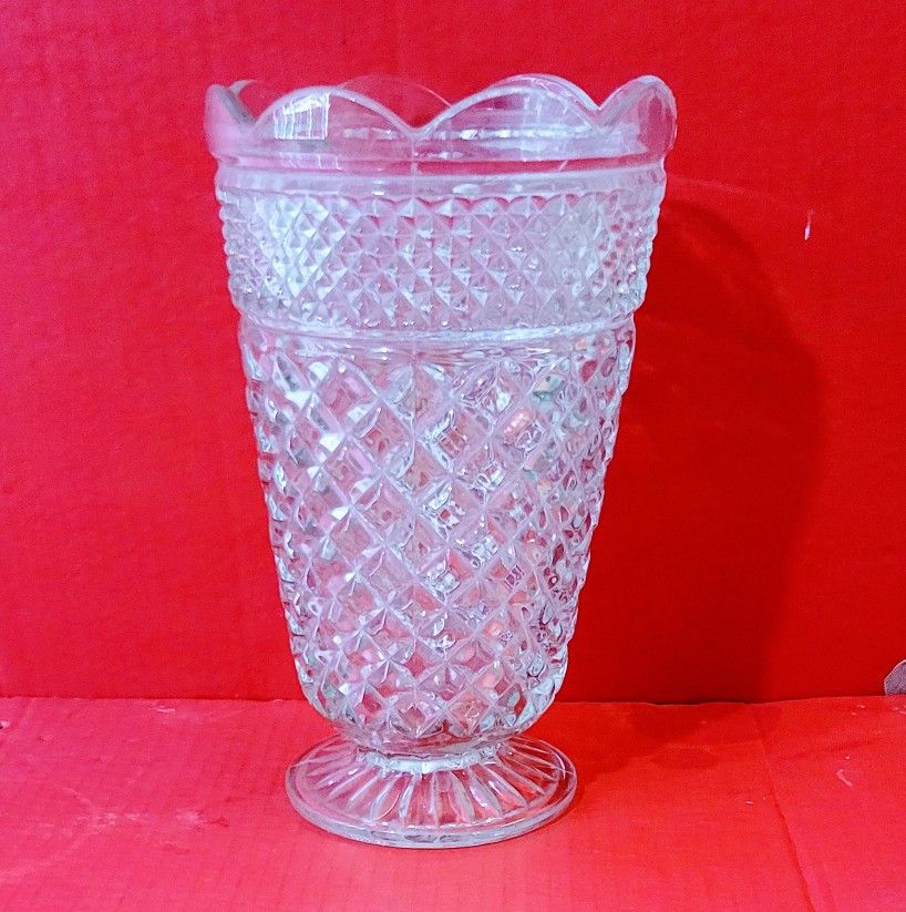Beautiful, Anchor Hocking. "Wexford" Diamond Pattern 10" Footed Vase With Scalloped Rim.
