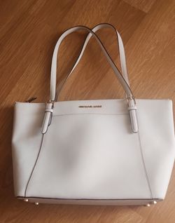 Lovely Michael Kors Tote/Handbag