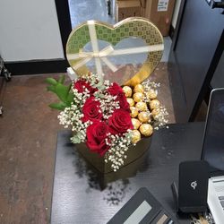 Beautiful Heart Floral Arrangement – Fresh Flowers