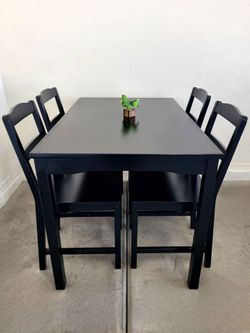 Black Table 4 Chairs Excellent Condition