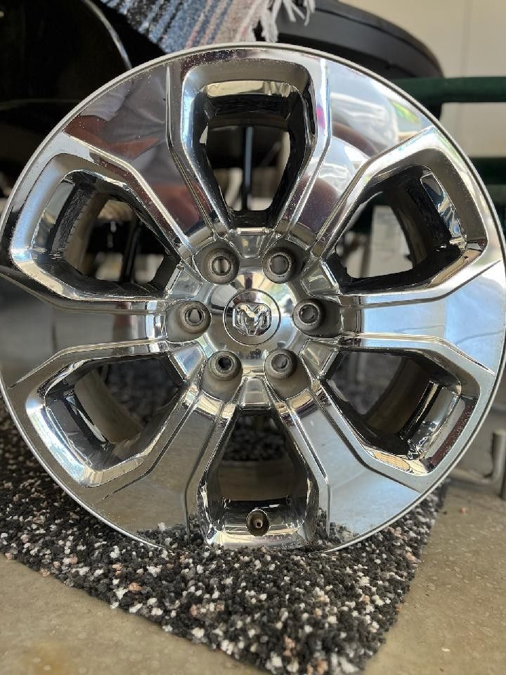4 Rims Great Shape Off A Ram1500 Big horn