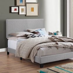 Queen Size Bed Frame/ Mattress Included / New In A Box.     Cama Color Gris / Colchon Incluido / Nueva En Caja 