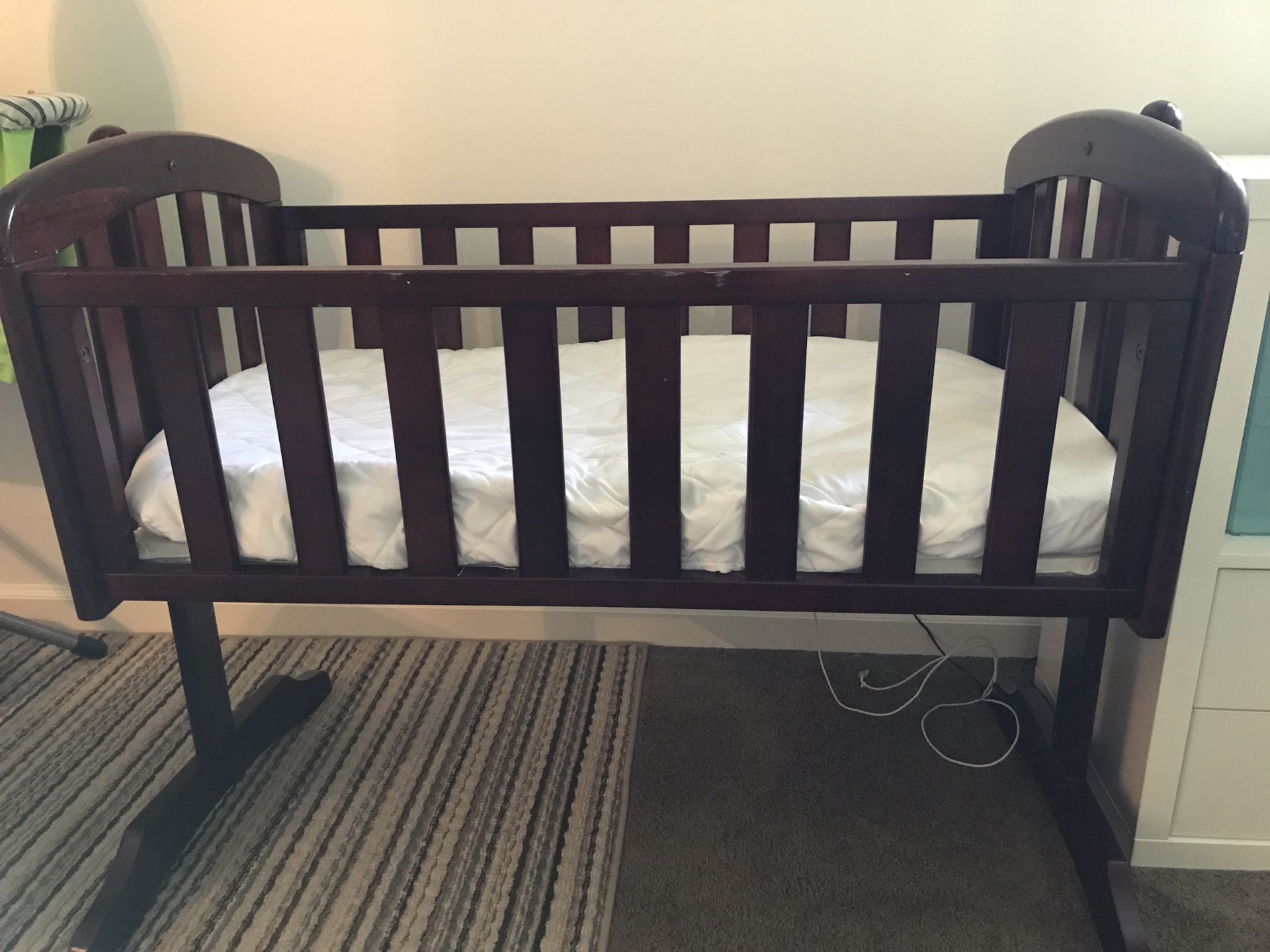 Baby cradle/mini crib (rocking)