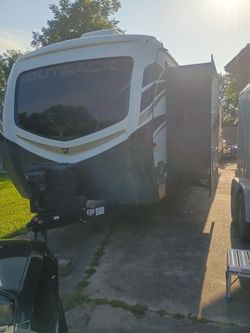38 ft. Keystone Outback 341rd21