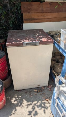 Vintage Imperial Chest Freezer - NOT COOLING