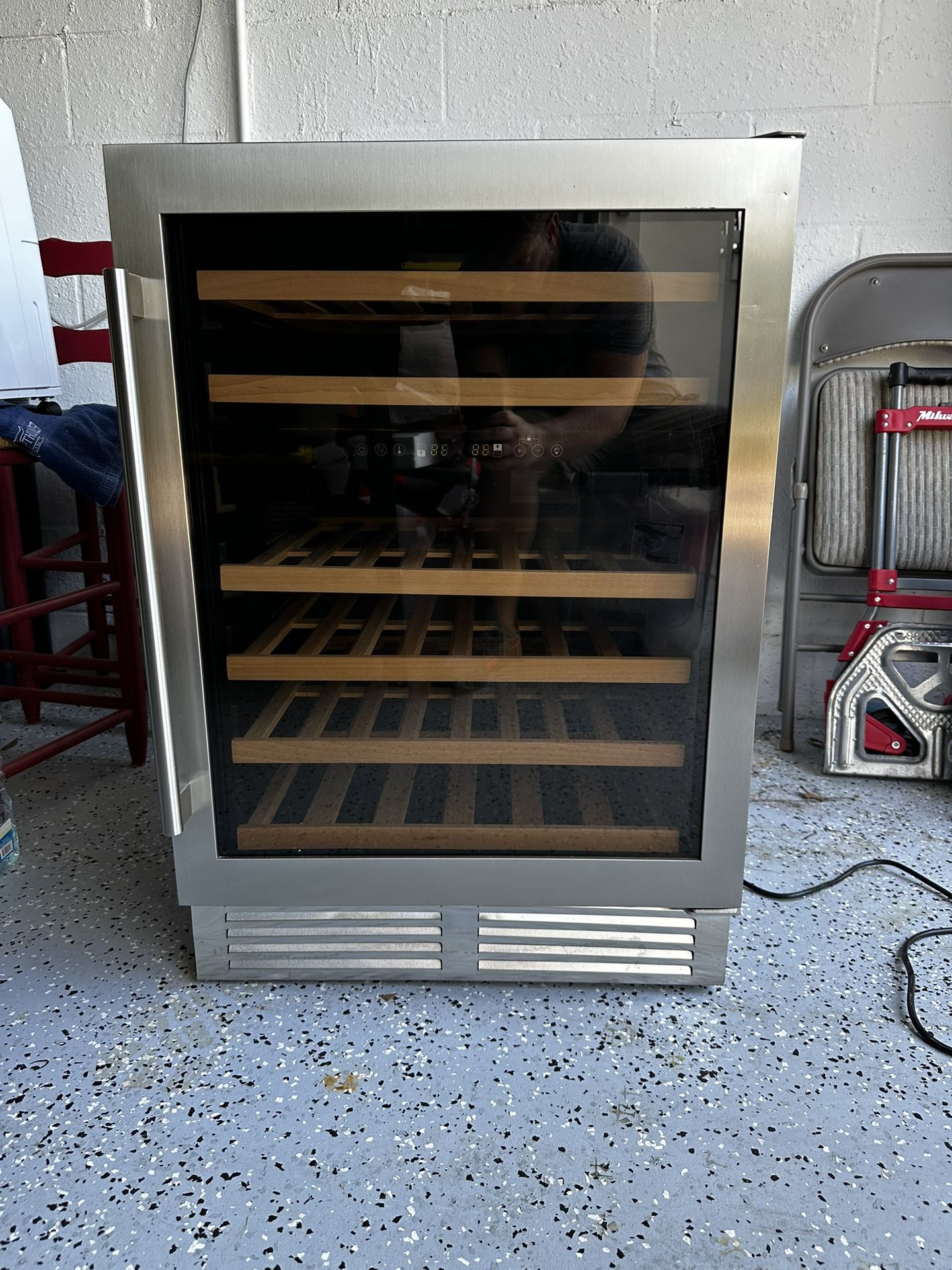 Maxximum duel Zone Wine Cooler - Needs Repair
