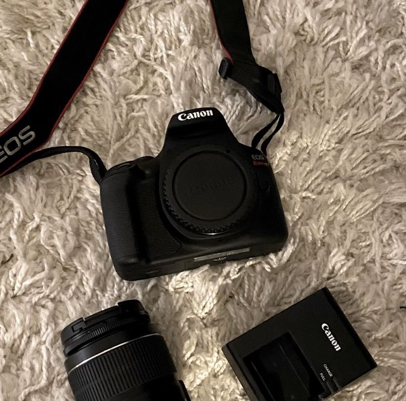 Canon ds 126 741-Two Lens