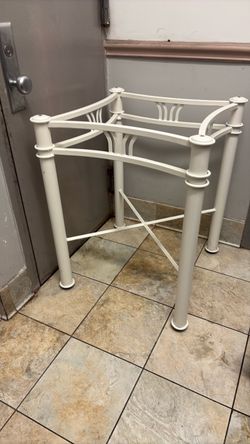 Dining room table /4 chairs
