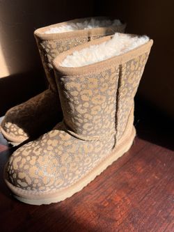 New Little Girls Uggs Leopard Size 11