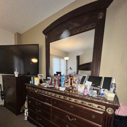 Moving sale - Dresser with Mirror 