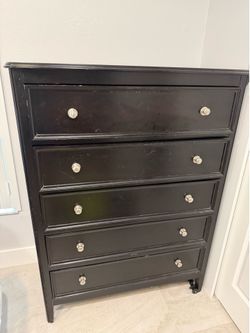 Chest of drawers