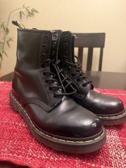 Dr Martens Women’s 7 Black