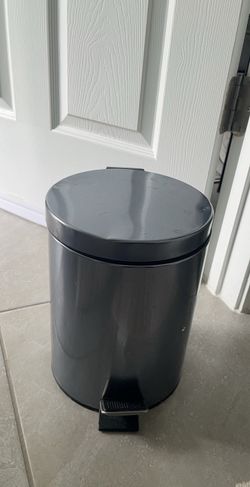 Black Metal Step Trash Can