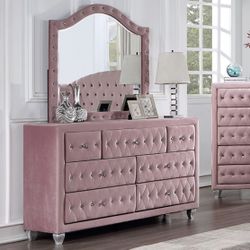 Glam Pink Velvet Dresser With Mirror Crystal Tufted Firm Price $599 Brand New In Box
