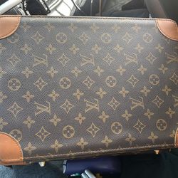 “Off Louis” Louis Vuitton nike custom collab