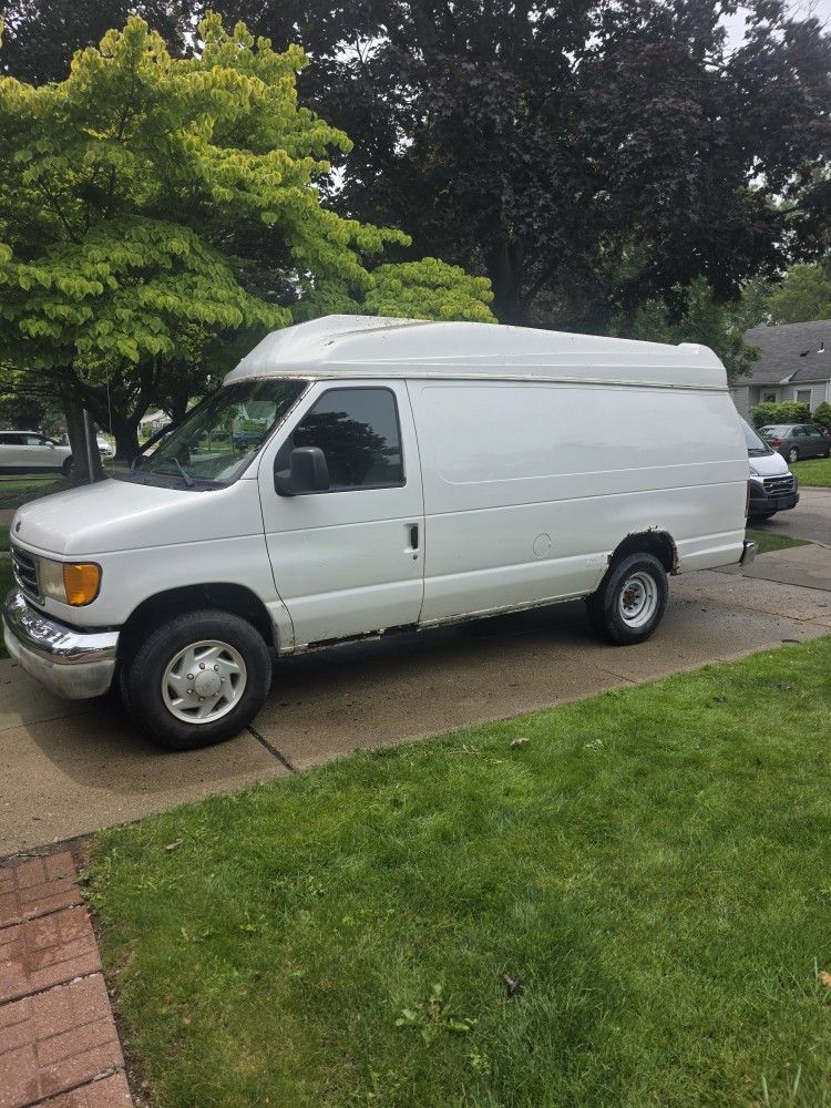 2003 Ford E-250