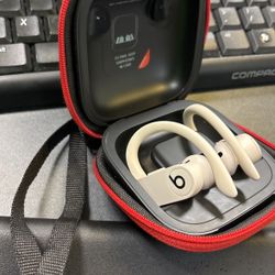 Powerbeats Pro White