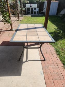 Patio Set Including 4 Chairs And 2 Swivel Chairs