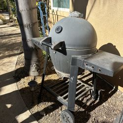Char-Griller Akorn Kamado-Style Grill 