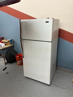 1994 Estate WoodGrain Refrigerator
