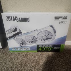 ZOTAC Gaming GeForce RTX 4070 Ti Super Trinity OC White Edition