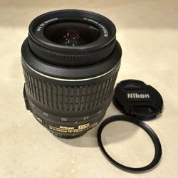 Nikon AF-S Nikkor 18-55mm f/3.5-5.6G DX Zoom Lens with AR