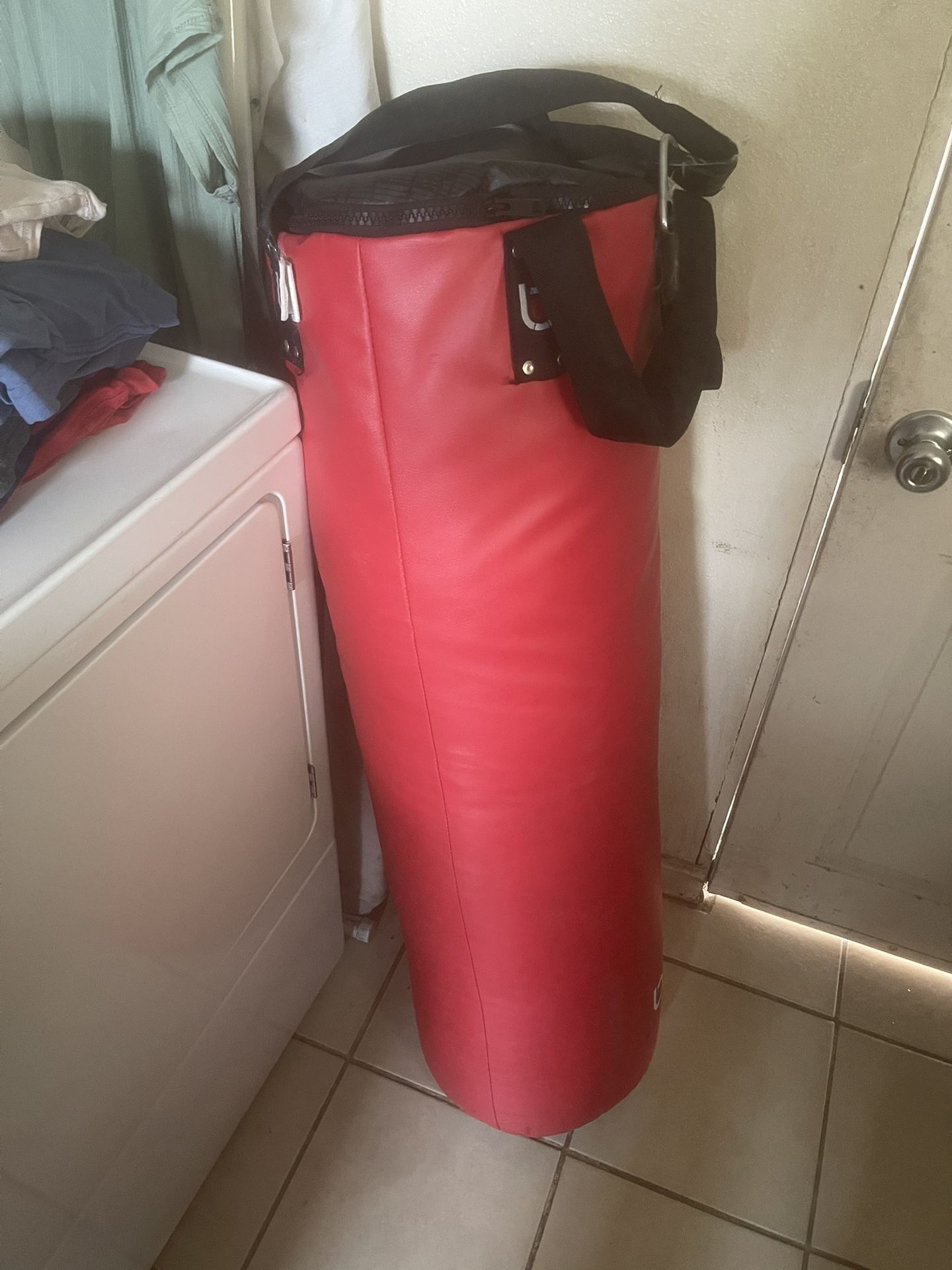 70lb Boxing Bag (can hang))