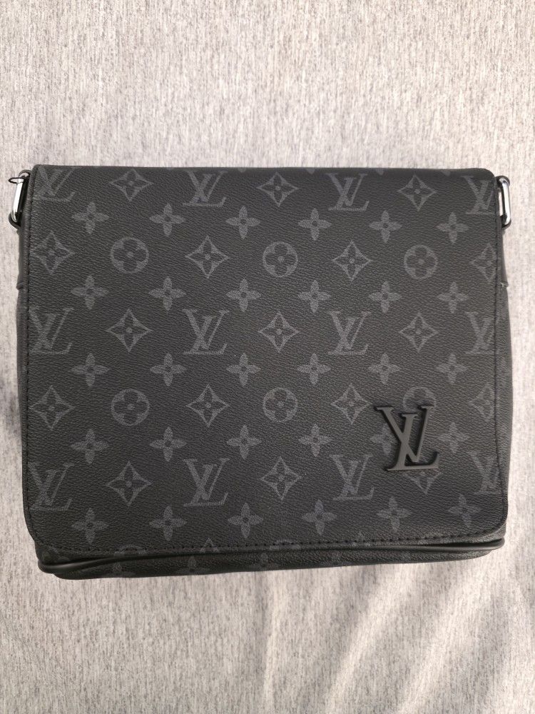 Louis Vuitton PM District Messenger Bag