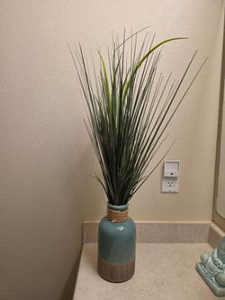 2 Ceramic Vase with Faux Grass Decoration