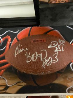 Signed Titans stars of former players no coa/ not authenicated but pictures of them signingng ball