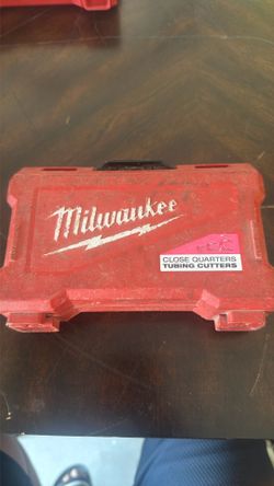 Milwaukee close quarters tubing cutters