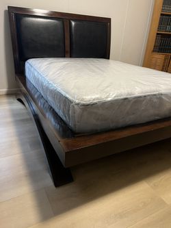 MODERN FLOATING QUEEN PLATFORM BED $275