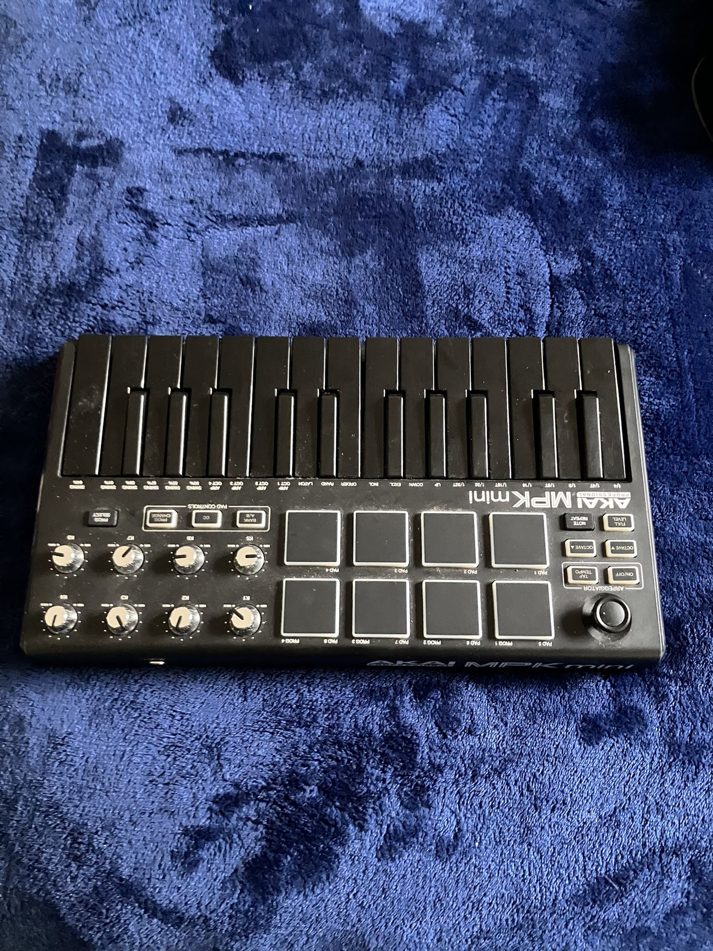 MPK mini MIDI keyboard