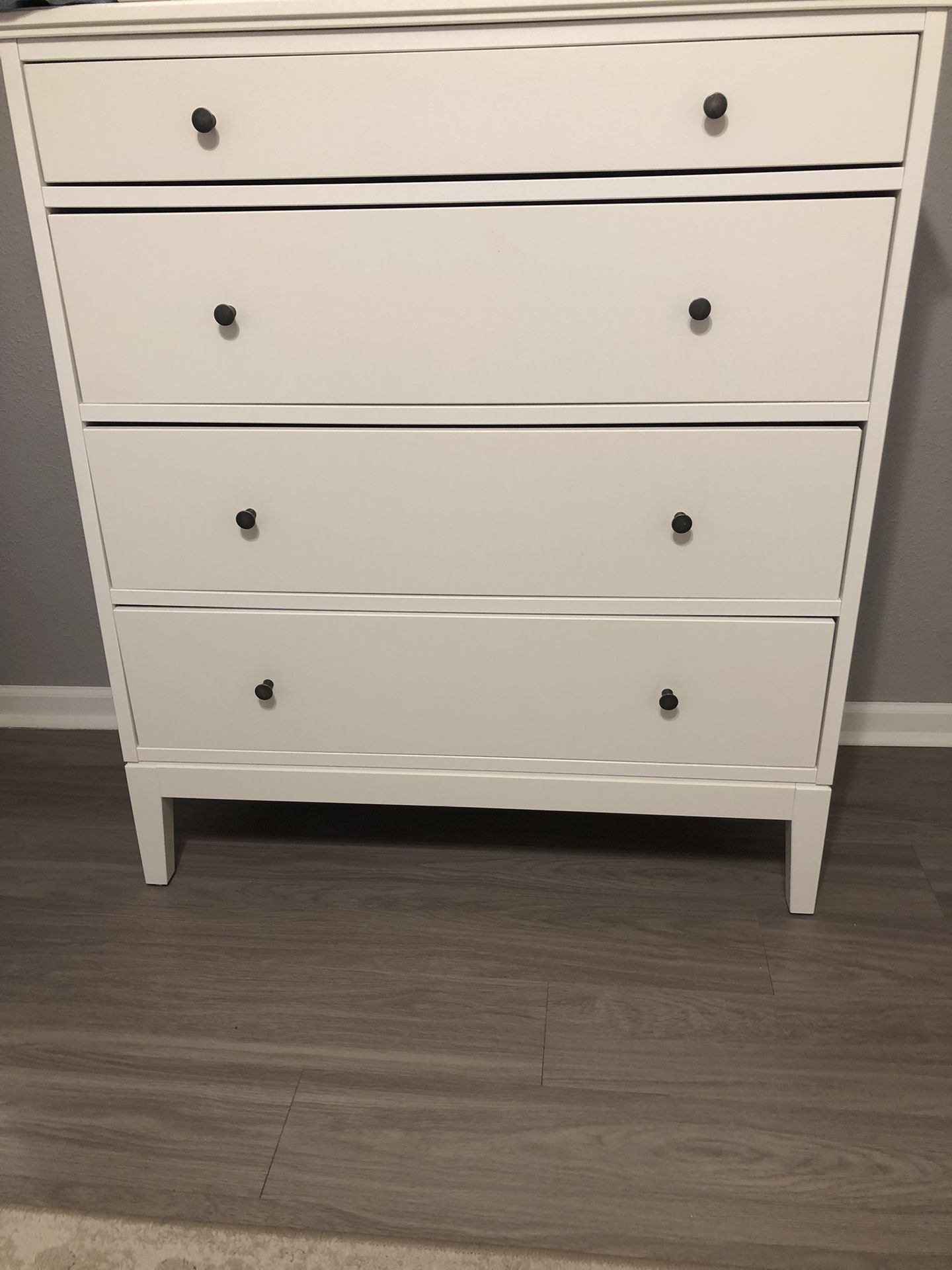 IDANAS 4-Drawer Dresser