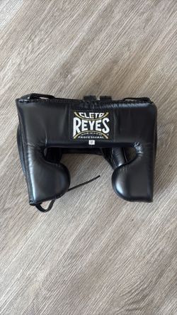 New Cleto Reyes boxing headgear size medium
