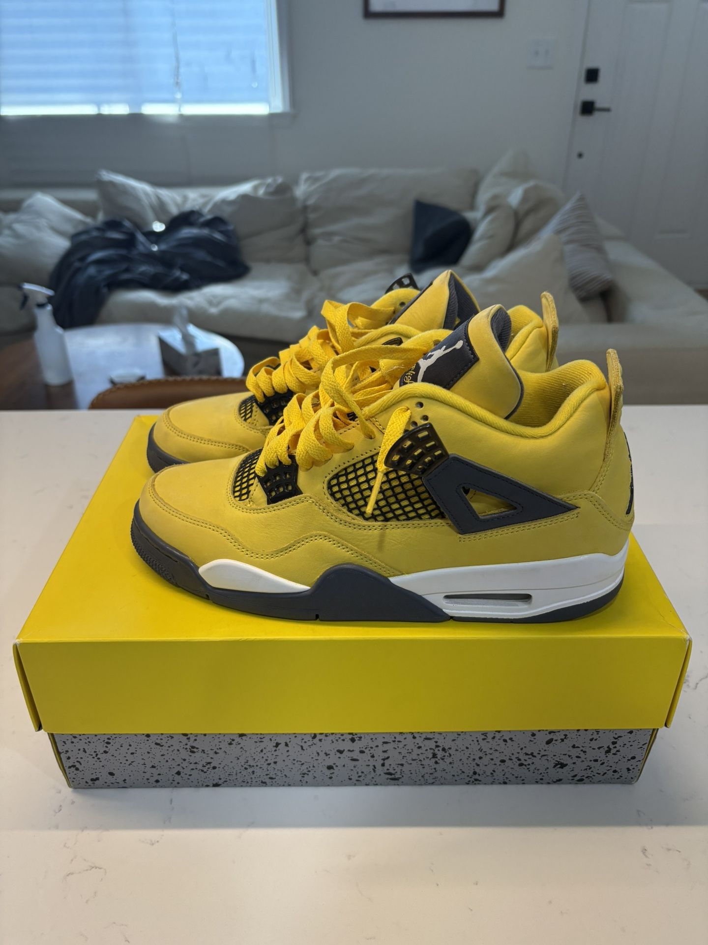 Jordan 4 Lightning Size 9.5