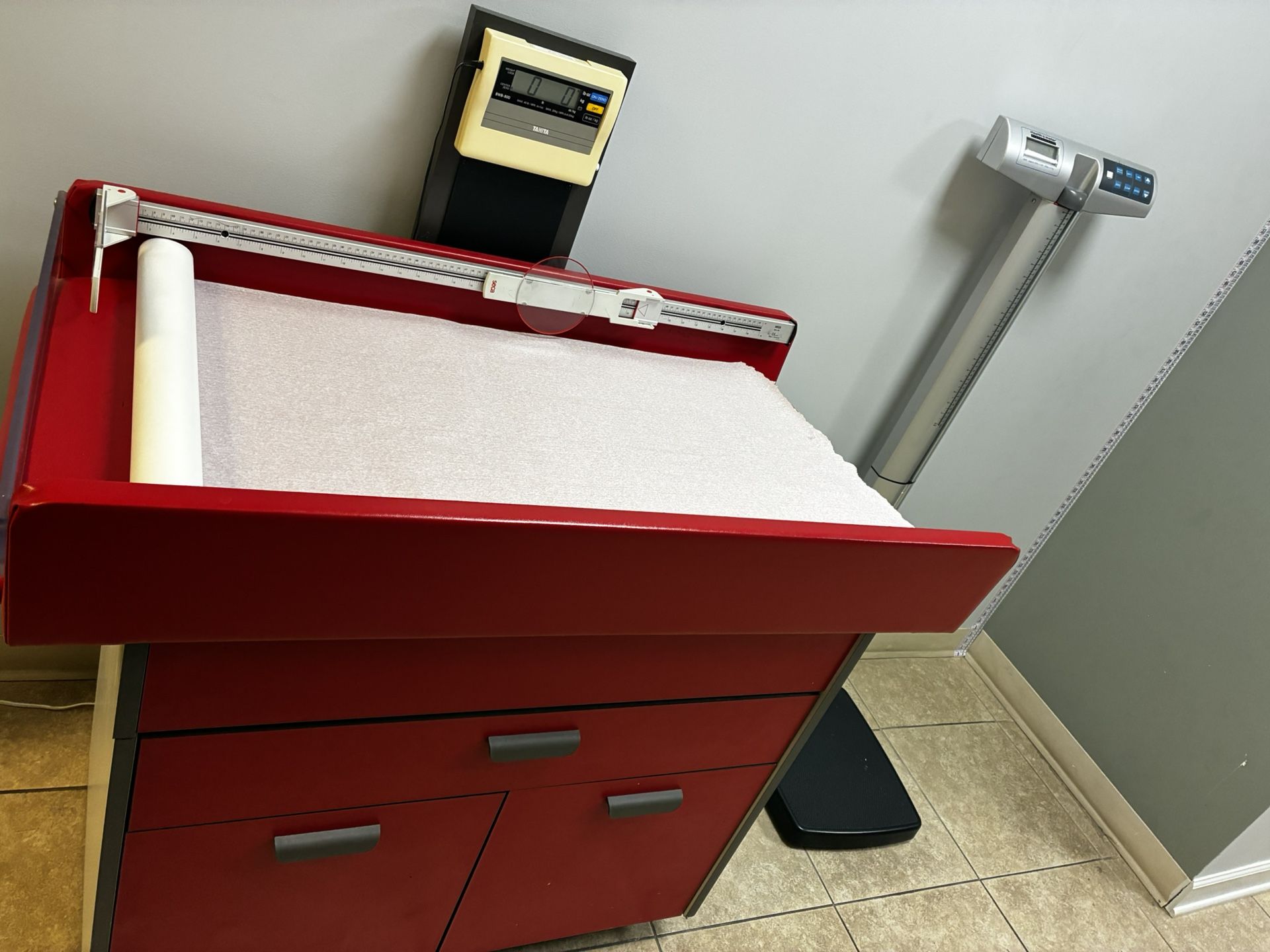 Doctor Equipment/ Baby scale