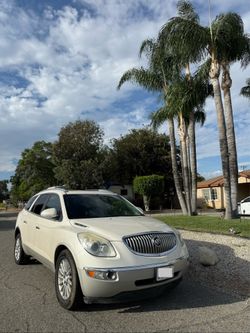 2011 Buick Enclave Premium - 3rd Row Seating