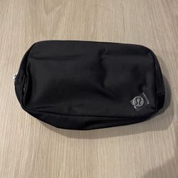 Lululemon Everywhere Belt Bag (Black) - NEW