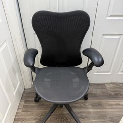 Herman Miller Mirra 2 Mesh . FULLY LOADED ( READ DESCRIPTION )