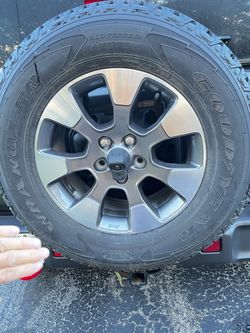 2023 Jeep Wrangler Sahara wheels