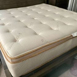 Saatva HD Mattress – Queen (Basically New!)
