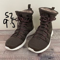 READ AD BEFORE MESSAGING NEW Women’s Nike Roche One sz 9.5 winter dark brown Fleece lined sneaker boot shoe sneakers boots shoes booties woman’s