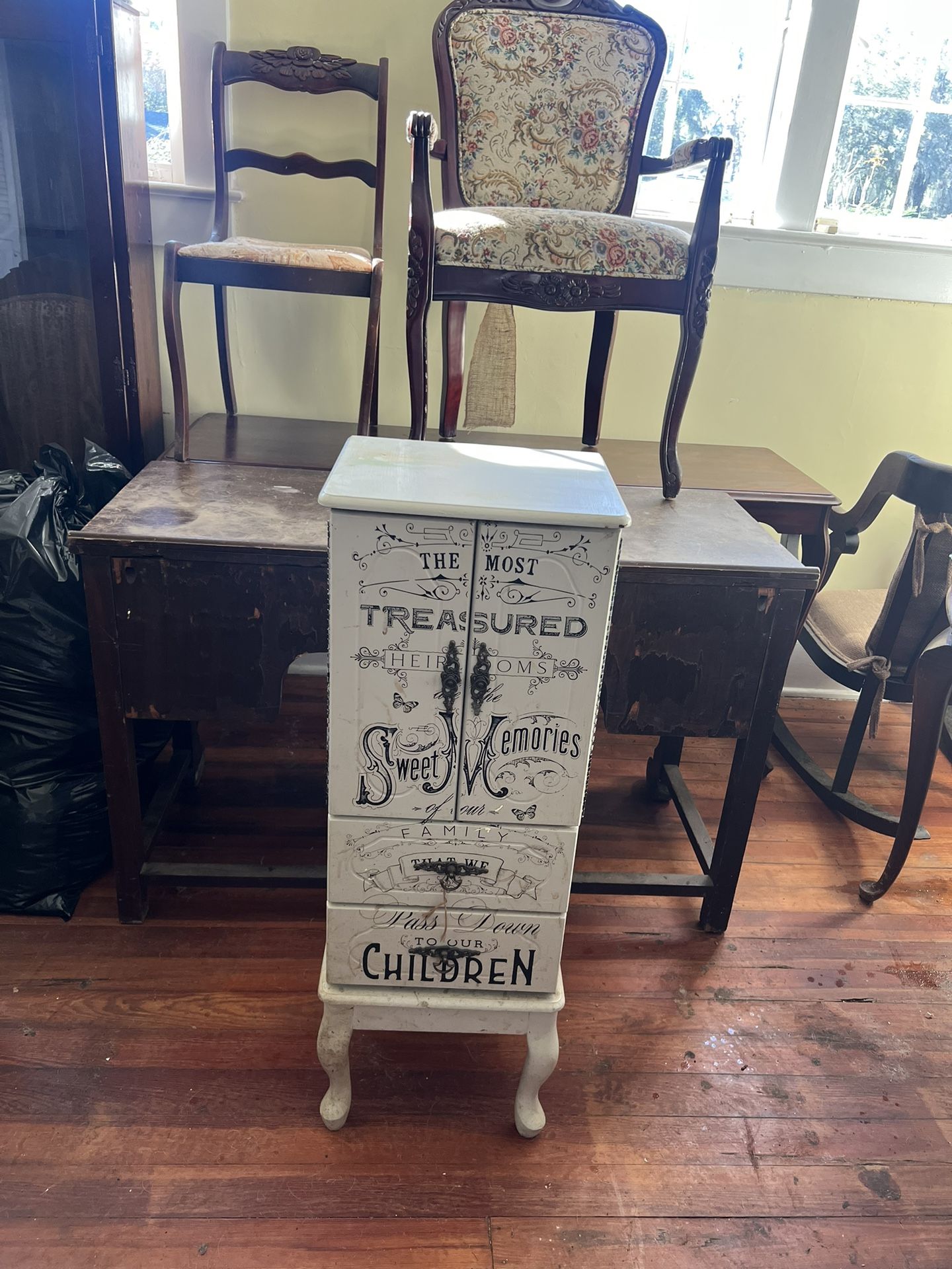 offer, Meant To Hold Jewelry