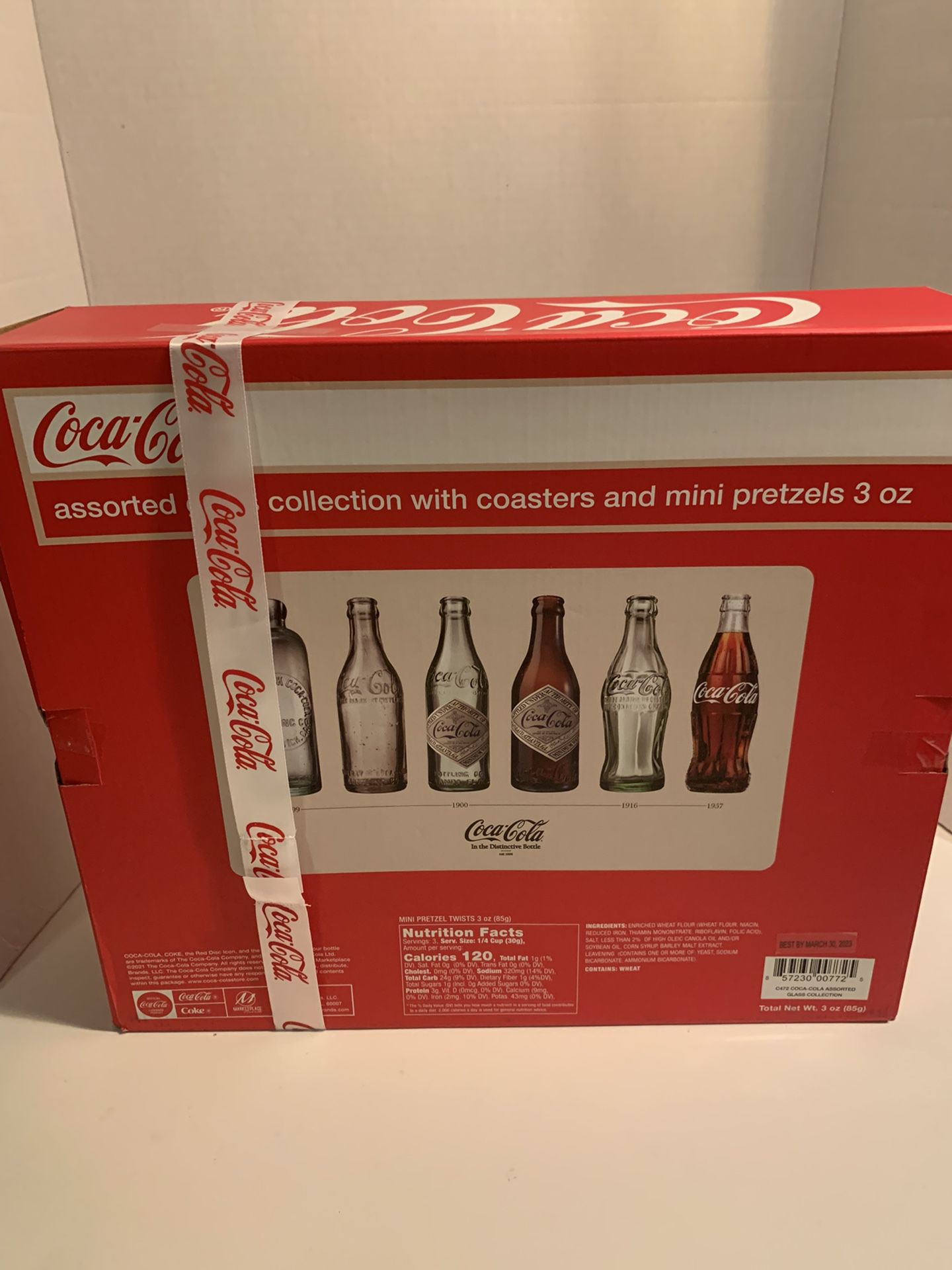 Coca Cola Glass Collectors Set with Vintage Glasses, Coasters, and  Pretzels, 3 oz 